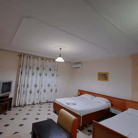 Vila 57 Hotel 티라나 외부 사진