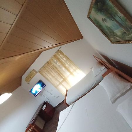 Vila 57 Hotel 티라나 외부 사진