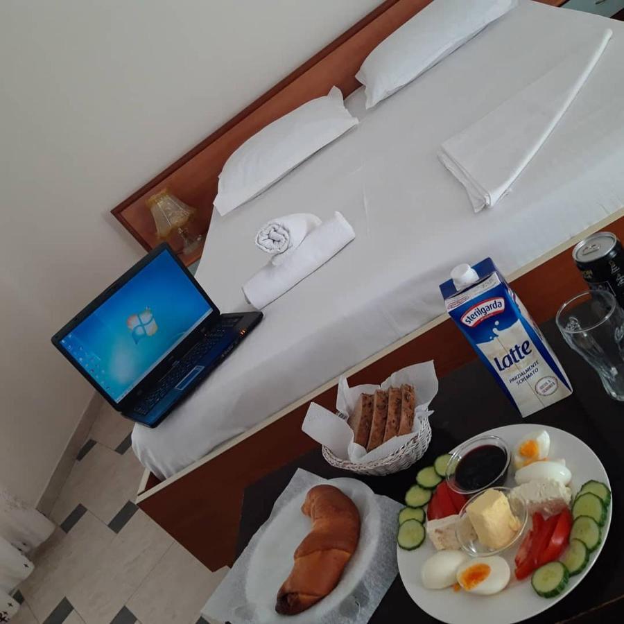 Vila 57 Hotel 티라나 외부 사진