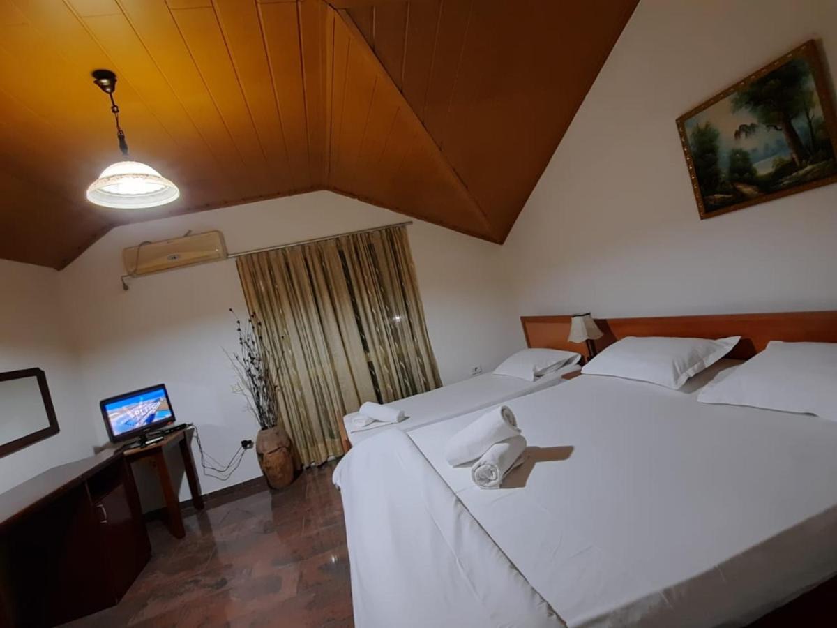 Vila 57 Hotel 티라나 외부 사진