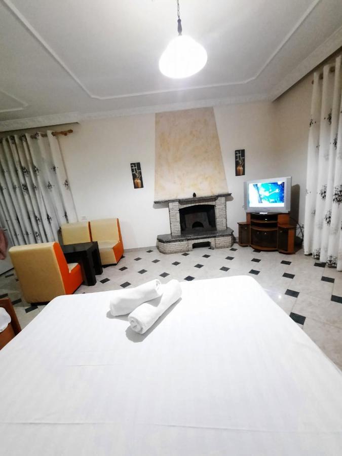 Vila 57 Hotel 티라나 외부 사진