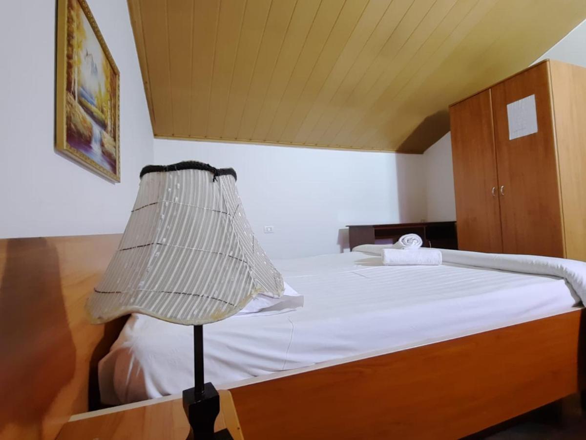 Vila 57 Hotel 티라나 외부 사진