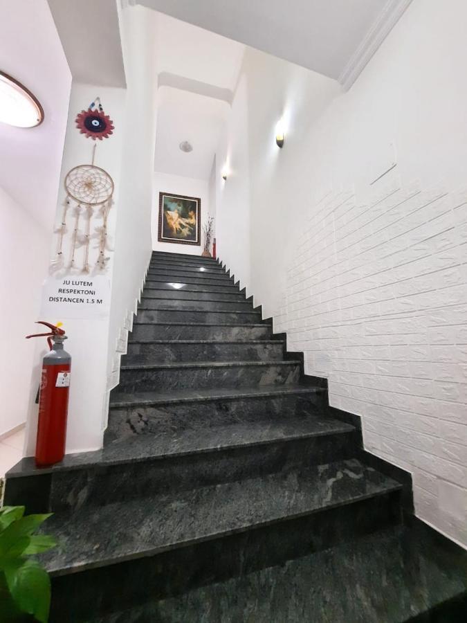 Vila 57 Hotel 티라나 외부 사진