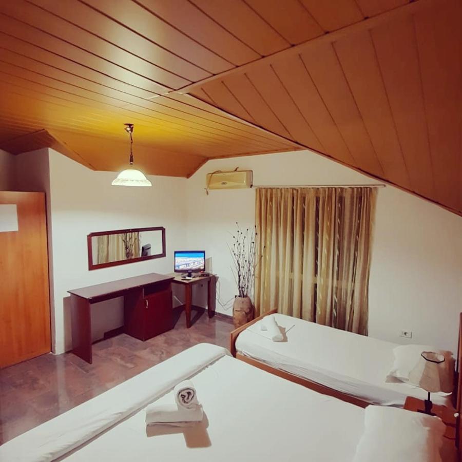 Vila 57 Hotel 티라나 외부 사진