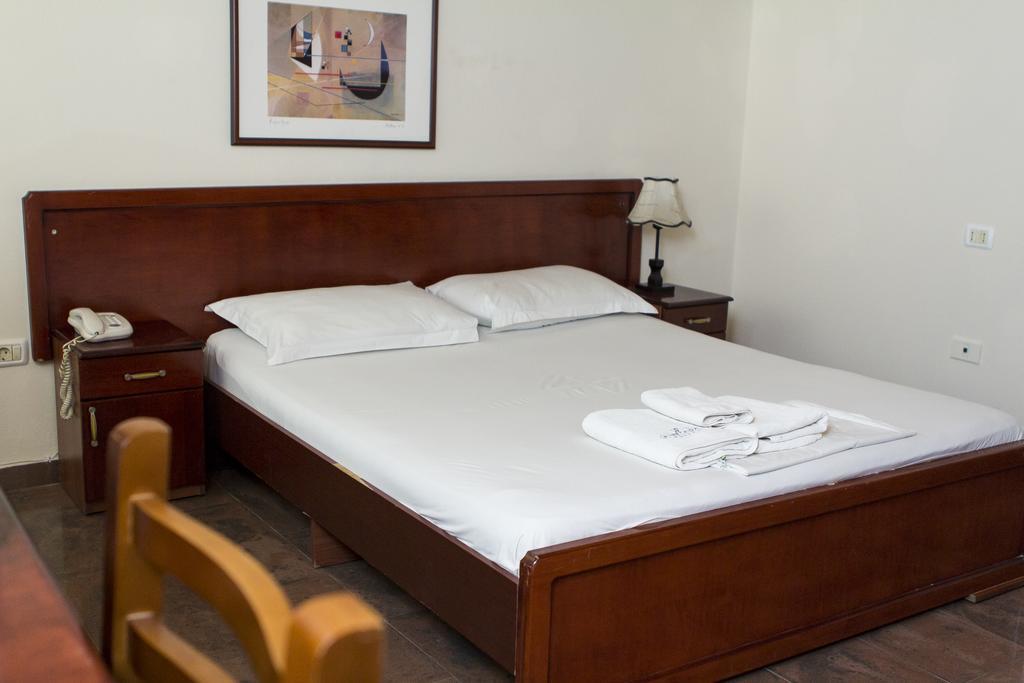 Vila 57 Hotel 티라나 객실 사진