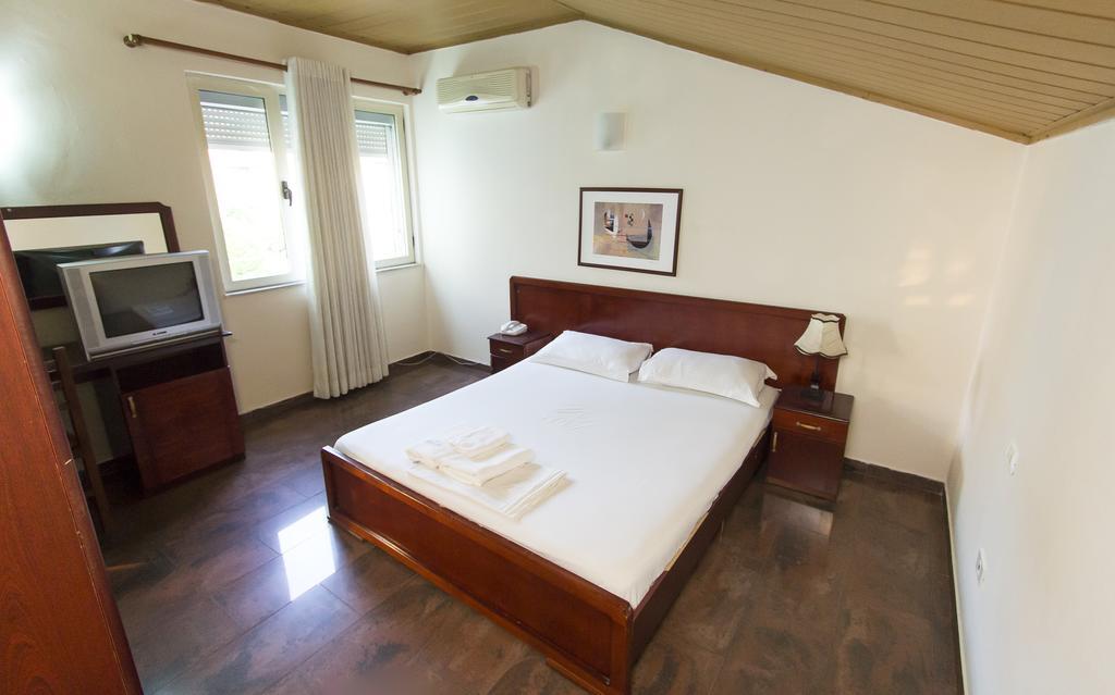 Vila 57 Hotel 티라나 객실 사진