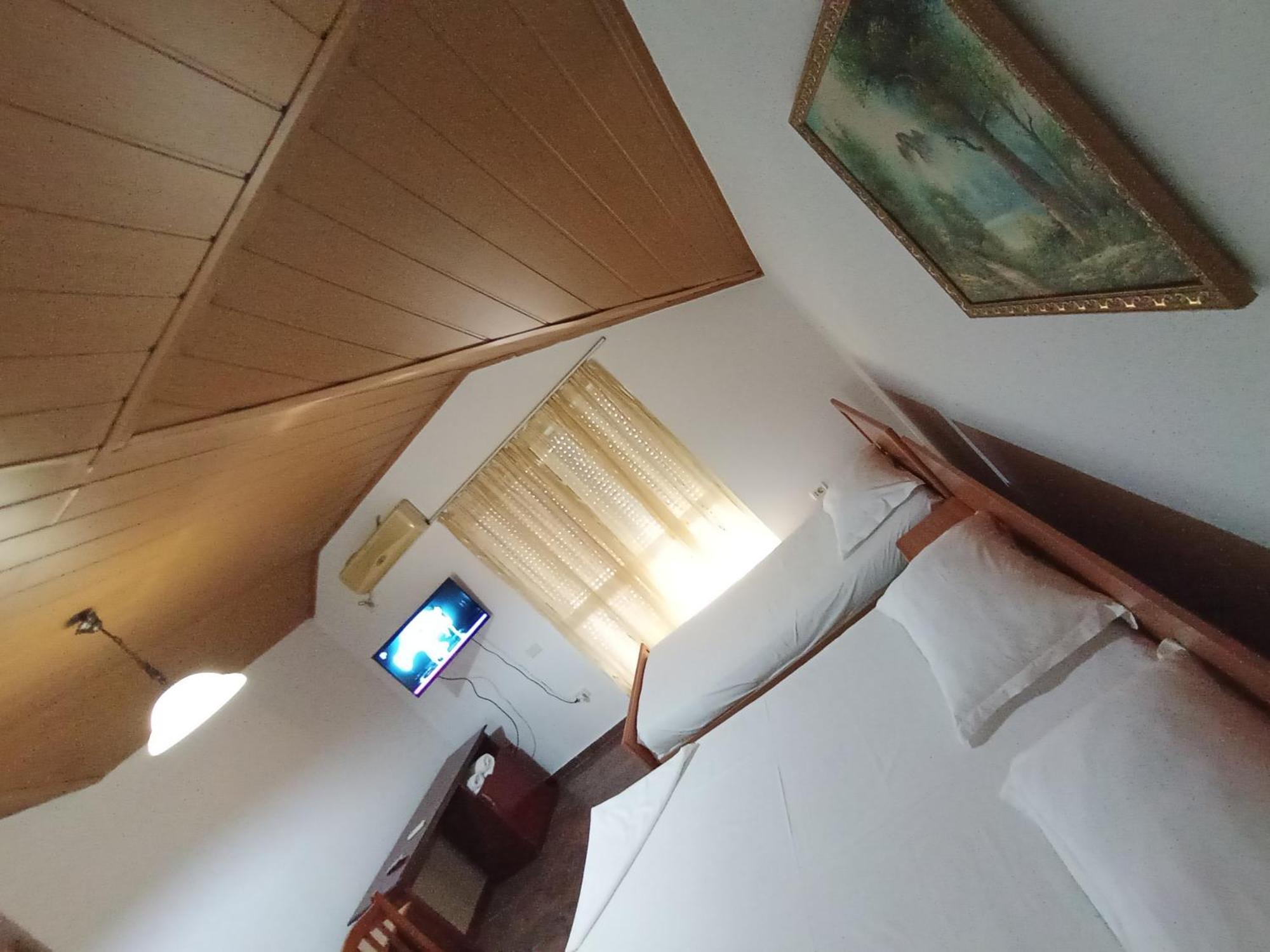 Vila 57 Hotel 티라나 외부 사진