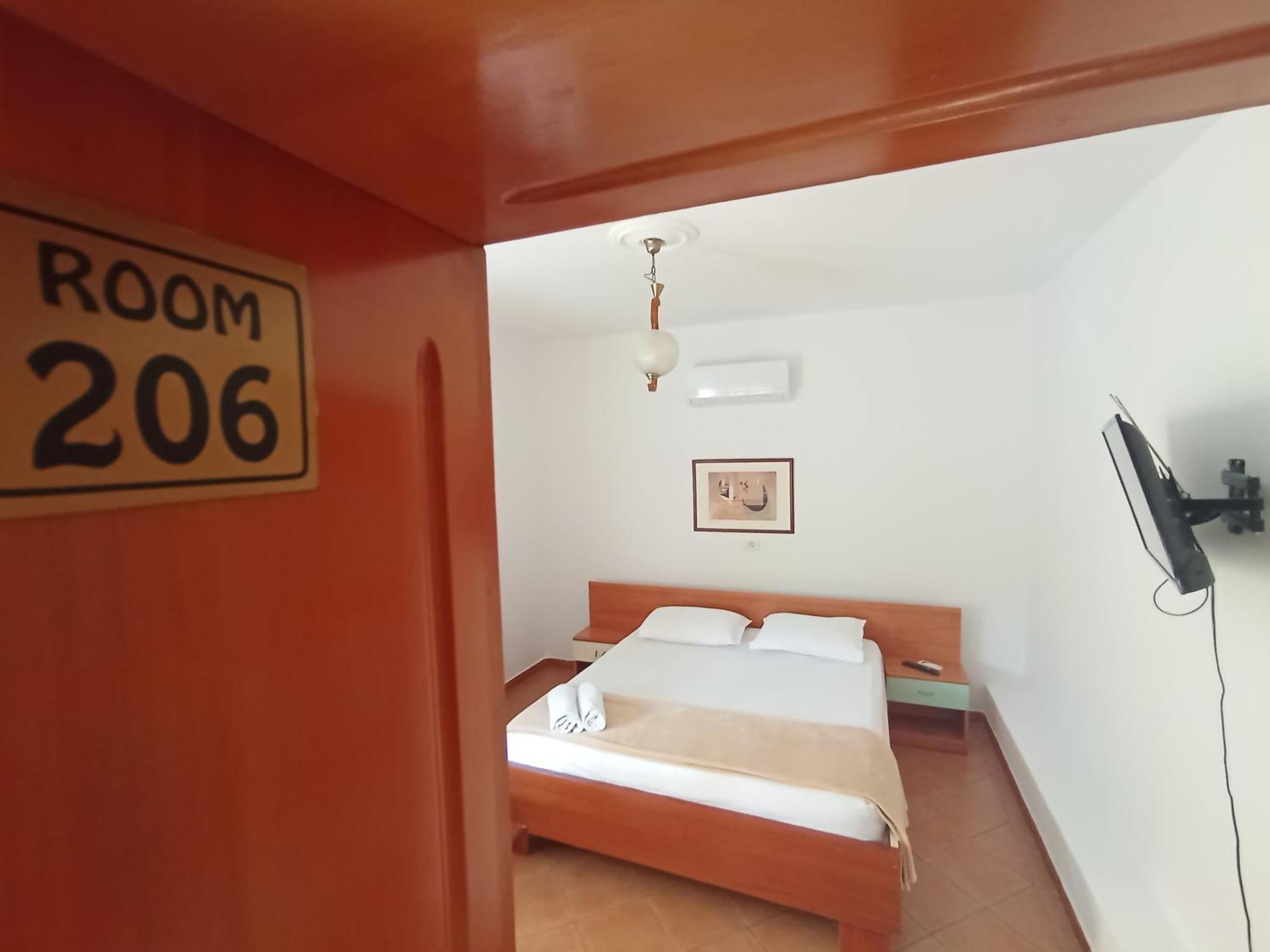 Vila 57 Hotel 티라나 외부 사진