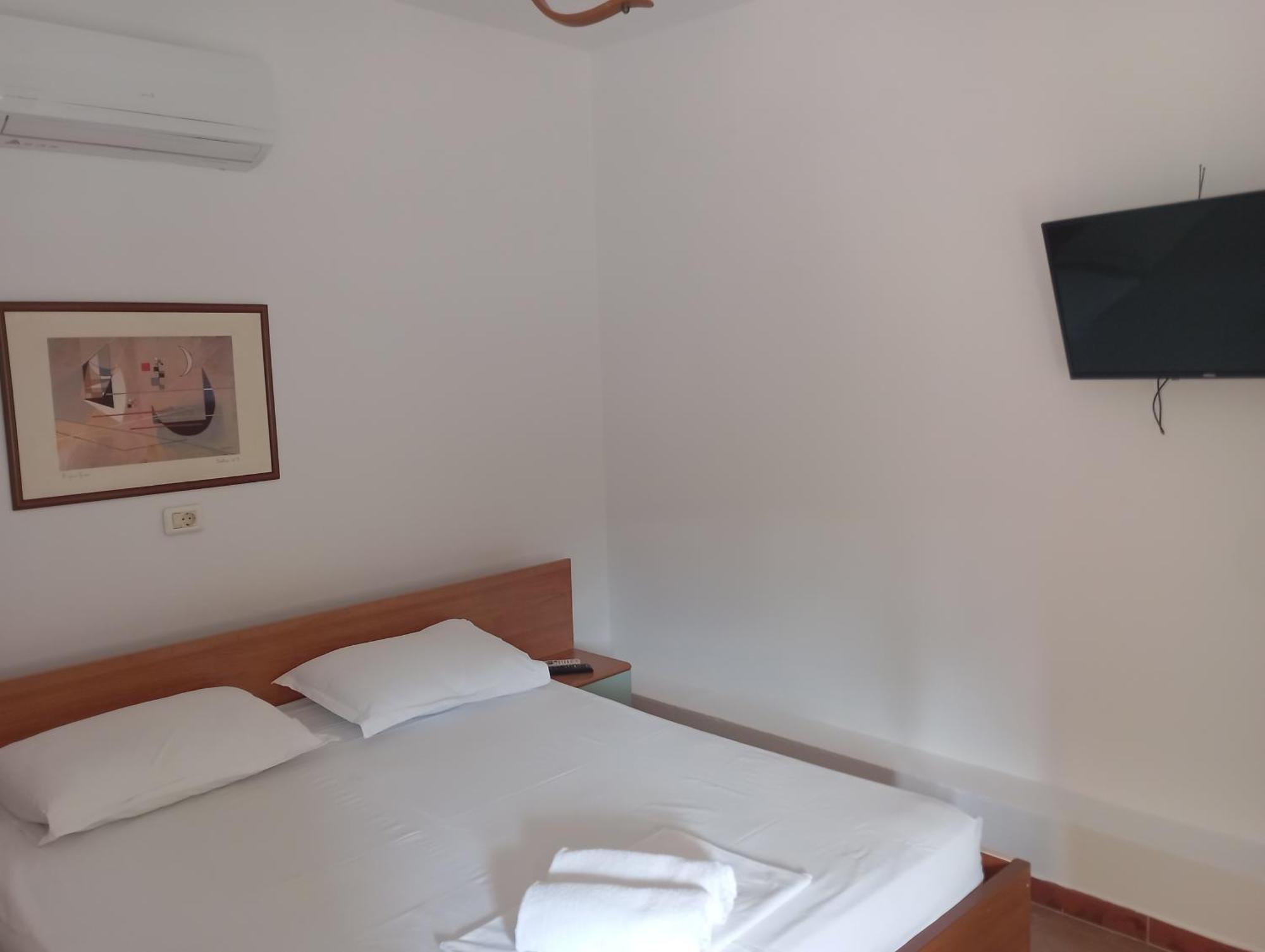 Vila 57 Hotel 티라나 외부 사진